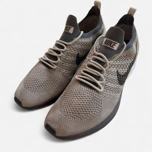 Nike Women’s Flyknit Grey Sneakers US 10 in excellent condition